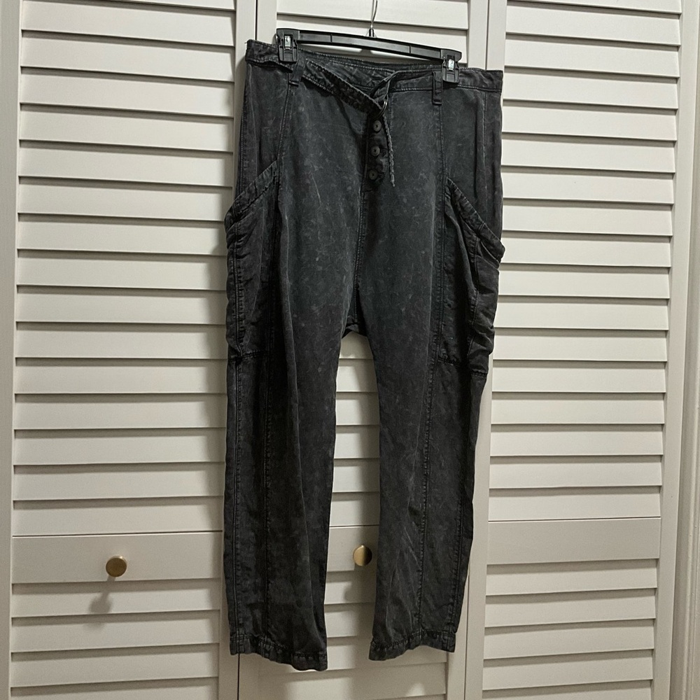Free People Charcoal Cropped Cargo  Pants Size 6